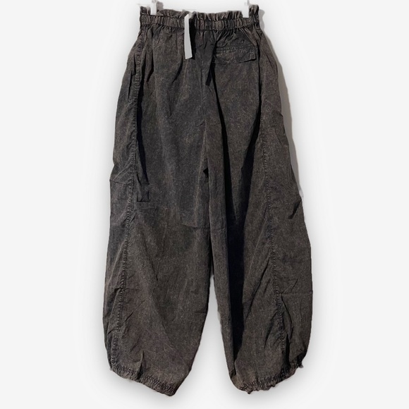 UO | Sloan Nylon Ultra-Baggy Ballon Pants - Picture 4 of 9
